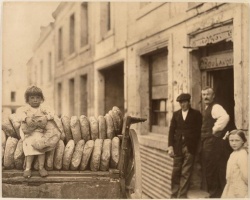 "Baking resumes after the war, Mons-en-Laonnois, 1919" ; Franco-American Museum, Château de Blérancourt - JPEG